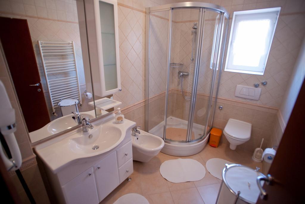 פרימוסטן Apartments Marinic מראה חיצוני תמונה