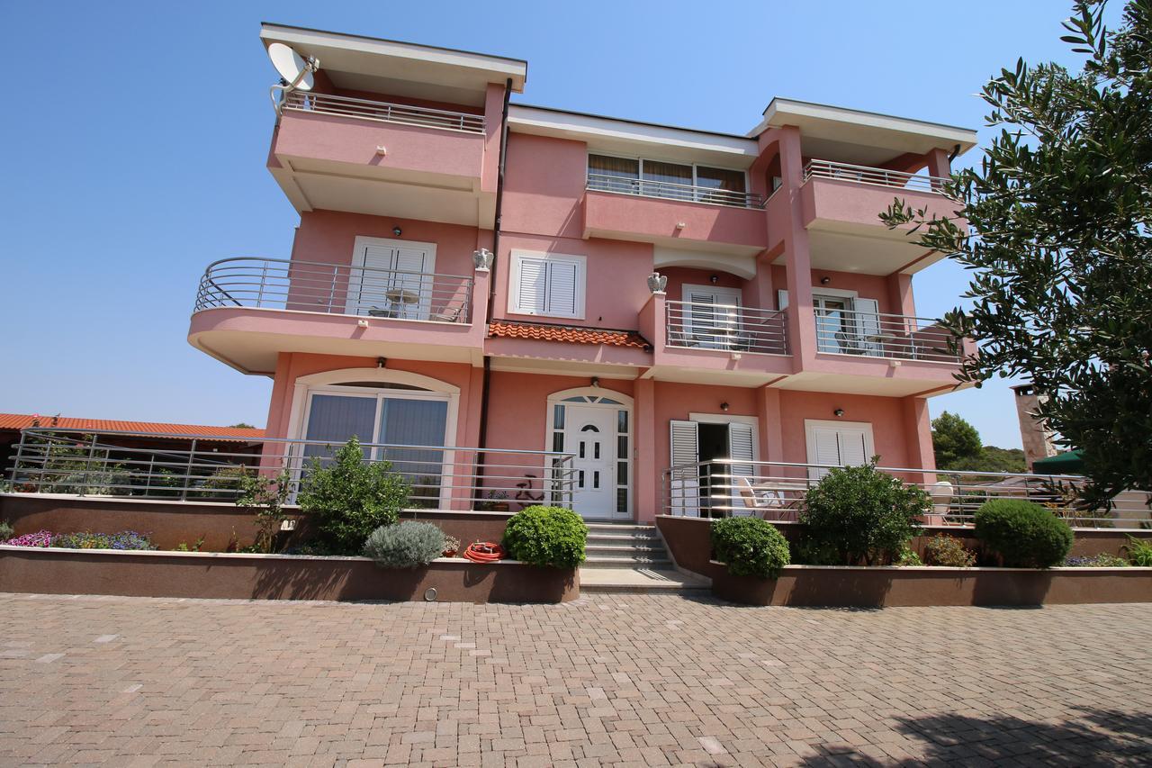 פרימוסטן Apartments Marinic מראה חיצוני תמונה